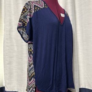 Pixley size L blue v neck top with colorful chevron print